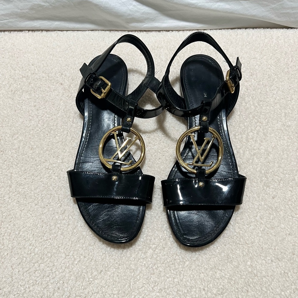 Louis Vuitton Black Patent Leather Carioca Logo Detail Flat Sandals